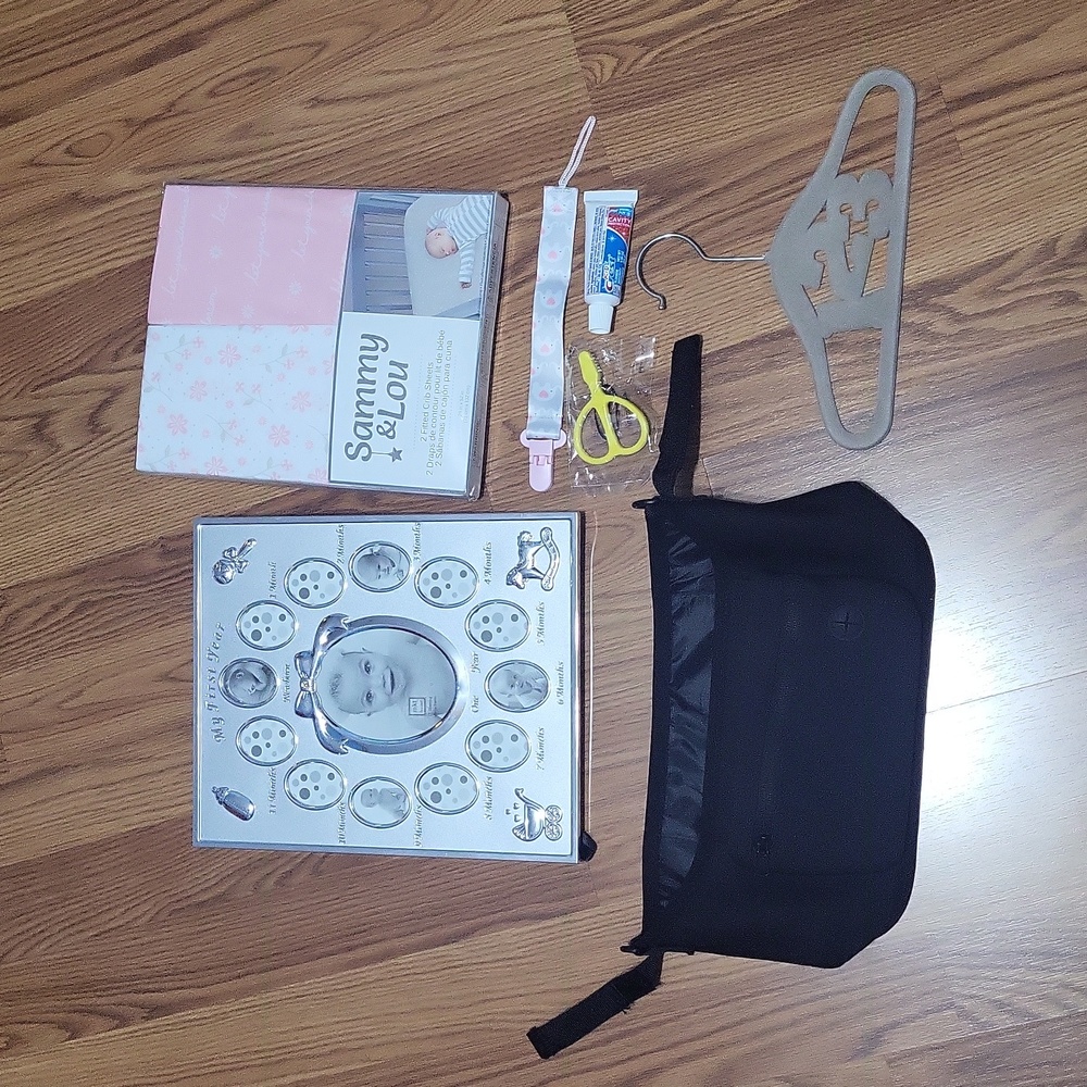 7 pc baby girl lot picture frame crib bed sheets NEW black stroller bag hanger